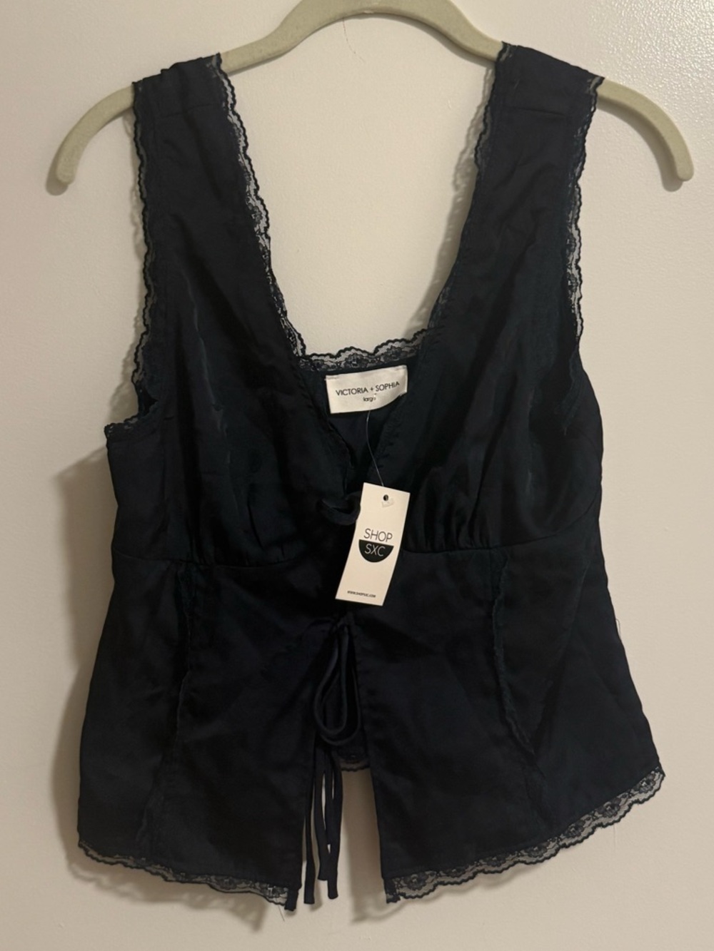 NWT Victoria + Sophia Navy Lace Trim Tank Top